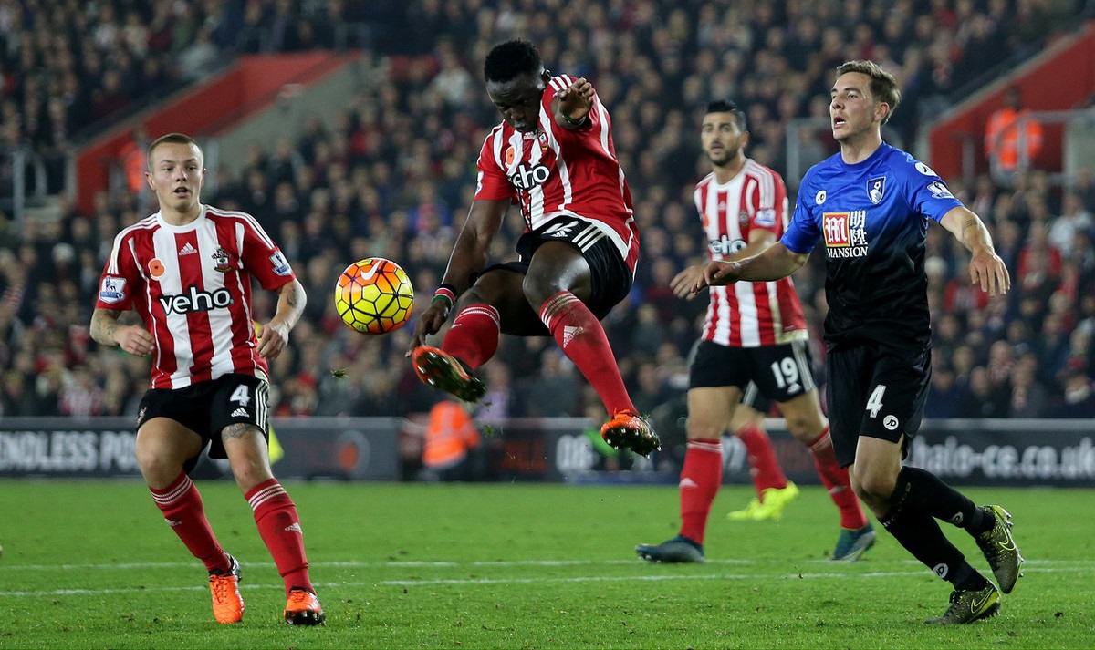 美记爆料湖人正积极追求赫伯特·琼斯，名嘴晒出3换1方案（美媒称湖人加紧追求赫伯特·琼斯，名嘴抛出3换1交易方案）