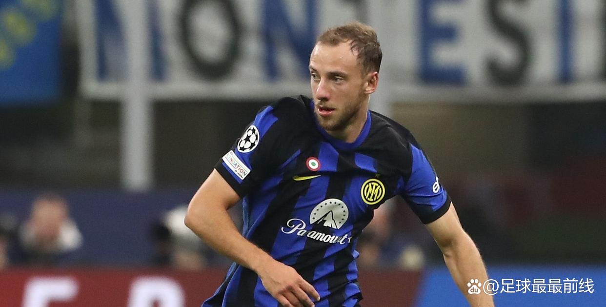 澳超半场：埃利奥特自摆乌龙，中央海岸水手1-1奥克兰FC（澳超半场：埃利奥特送出乌龙，中央海岸水手与奥克兰FC1-1战平）