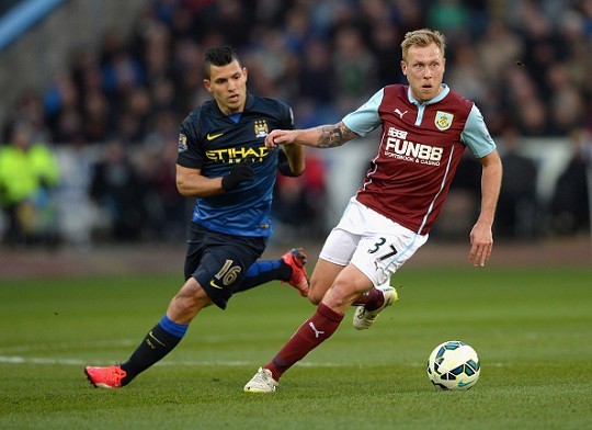 大哥你在干嘛？米兰德比补时阶段，巴斯托尼掏裆奇克（米兰德比补时阶段现争议：巴斯托尼对奇克疑似不当动作）