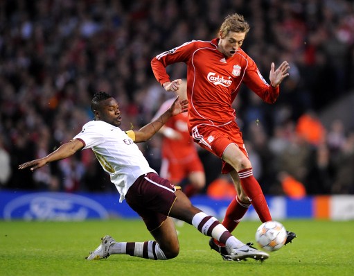 亚马尔：不会去想我是西班牙足球的新旗帜；目前没感到过压力（亚马尔：不把自己当作西班牙足球新象征，目前尚未感到压力）