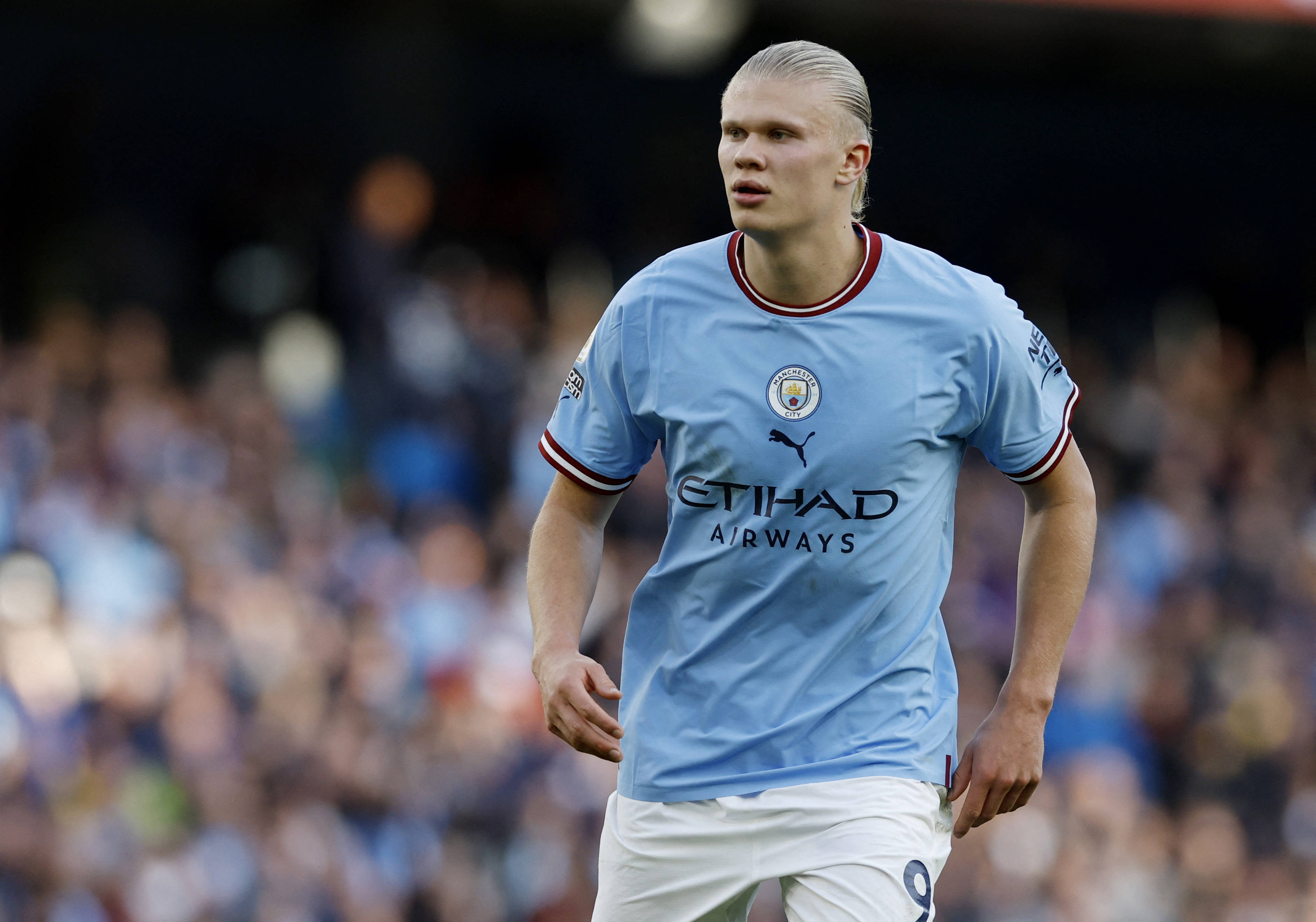 国乒香港训练！王楚钦一身黄好亮眼，莎莎苦练反手，陈幸同回归（国乒香港集训：王楚钦黄装吸睛，莎莎苦练反手，陈幸同回归）