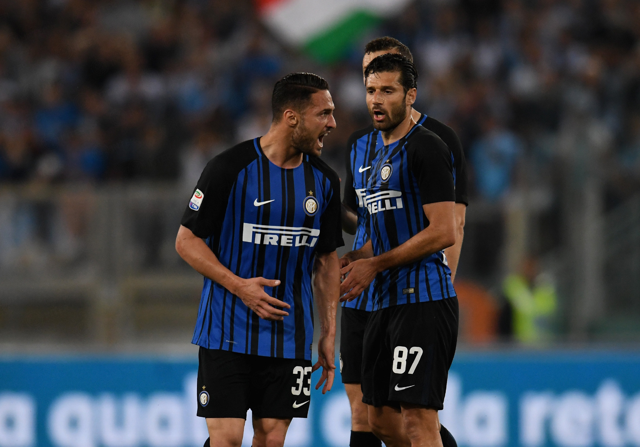 瓜帅：我们要拿98分才能英超夺冠；与摄影师冲突后马上道歉了（瓜帅：英超夺冠需拿到98分；与摄影师冲突后已迅速道歉）